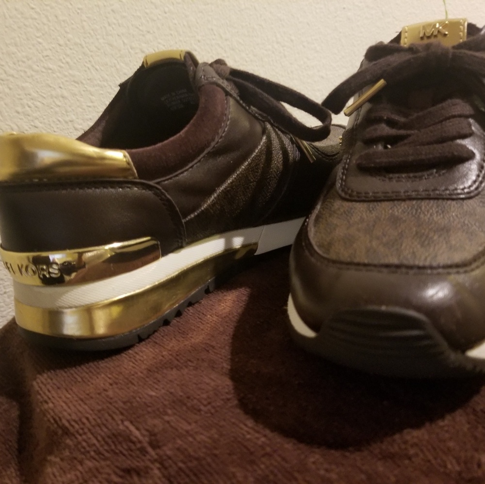 sneakers - Picture 3 of 5
